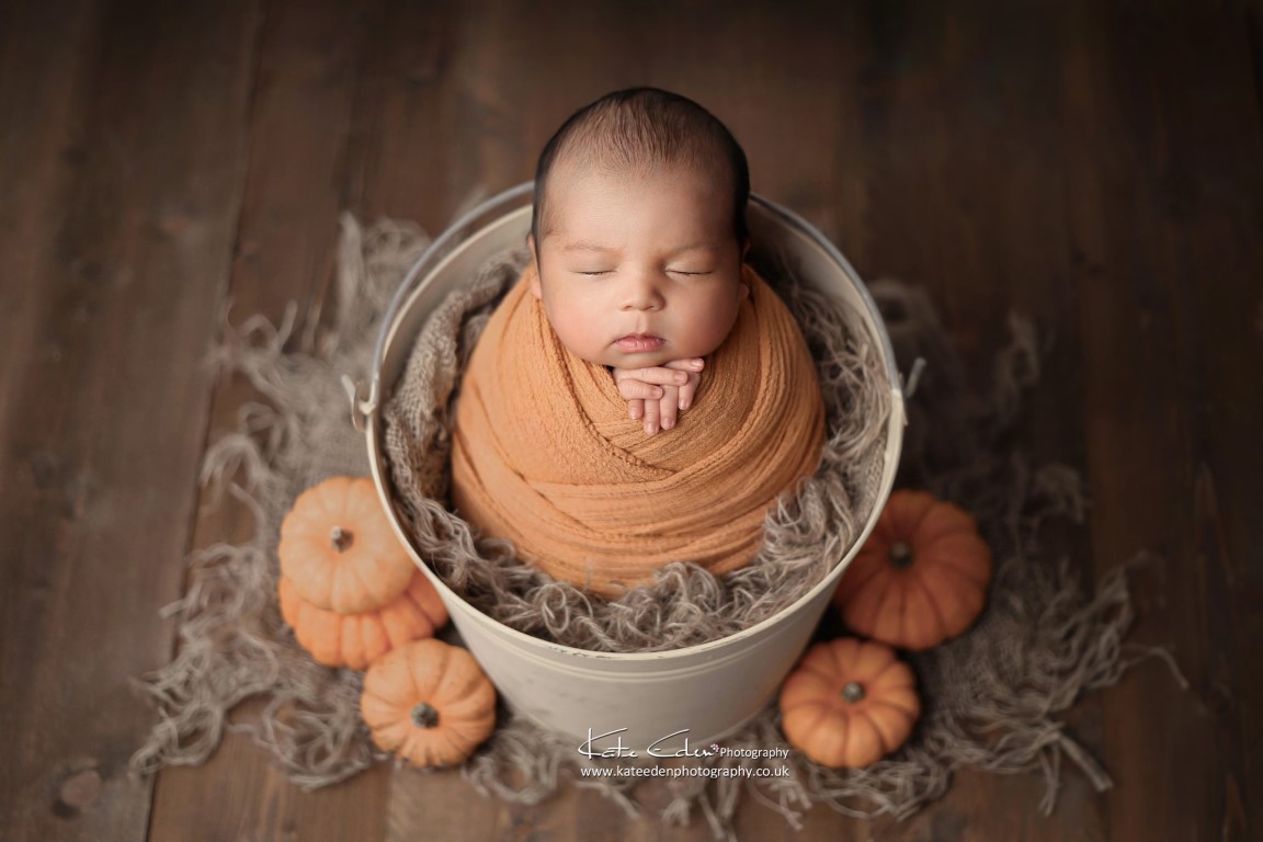 Autumn newborn photo session in Milton Keynes|Kate Eden Photography